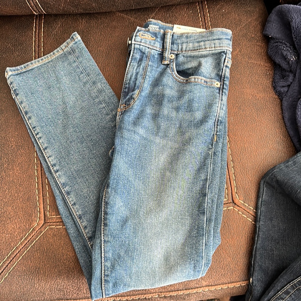 Old navy skinny jeans. Brand new with tags size 10